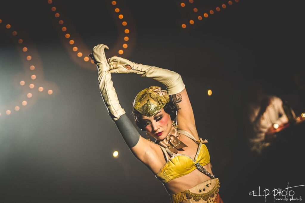 le cabaret decadent du cirque electrique