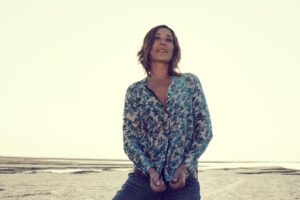 la chanteuse zazie revient avec l'album essenciel