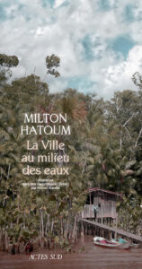 couverture du livre de le fleuve au milieu des eaux de milton hatoum