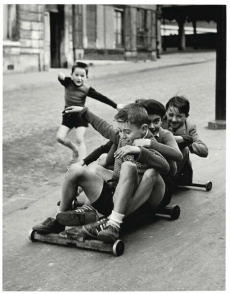 sabine weiss enfants jouant dans la rue