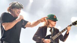 ac/dc brian johnson et angus young