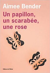 livre un papillon un scarabee une rose