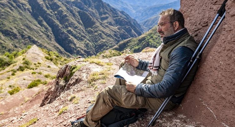 sur les chemins noirs jean dujardin